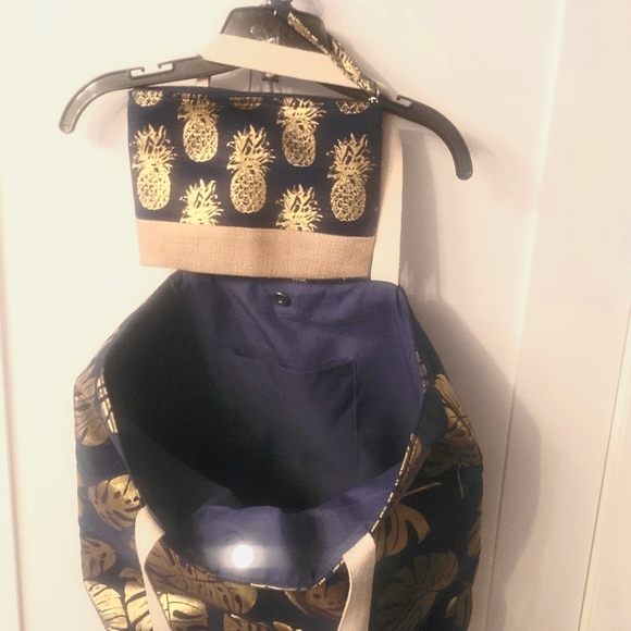 Unknown- Gifted - Navy & Gold cotton tote bag with zippered wristlet - Picture 3 of 3